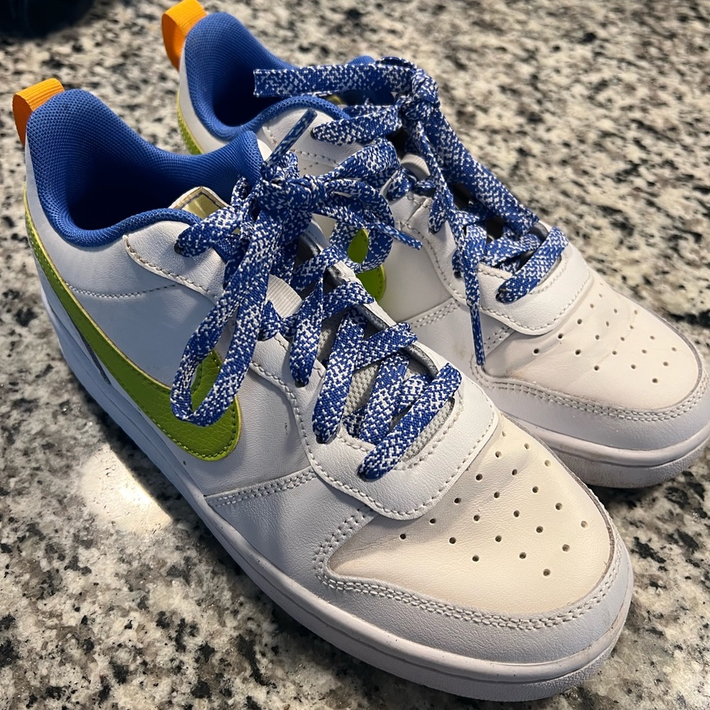 Boys Nike sneakers, size 6Y